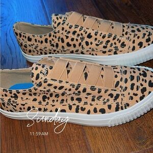 Blowfish no lace sneakers